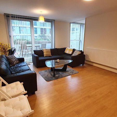 Dazzon Apartments - Hub - Central Mk Milton Keynes Room photo