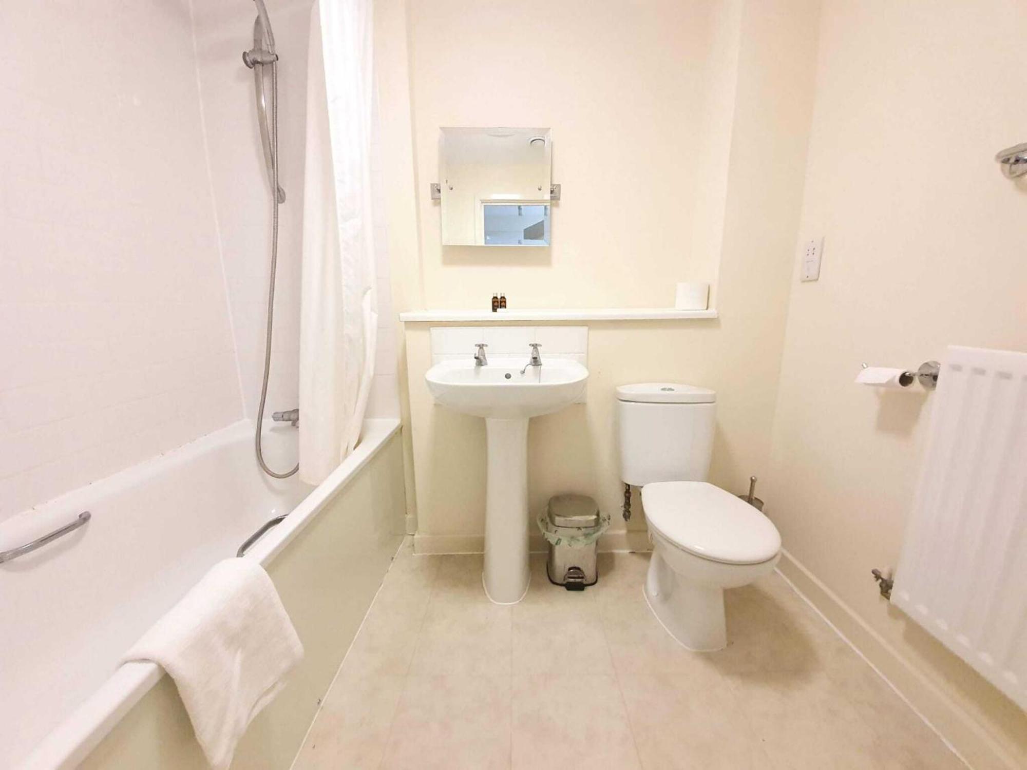 Dazzon Apartments - Hub - Central Mk Milton Keynes Room photo