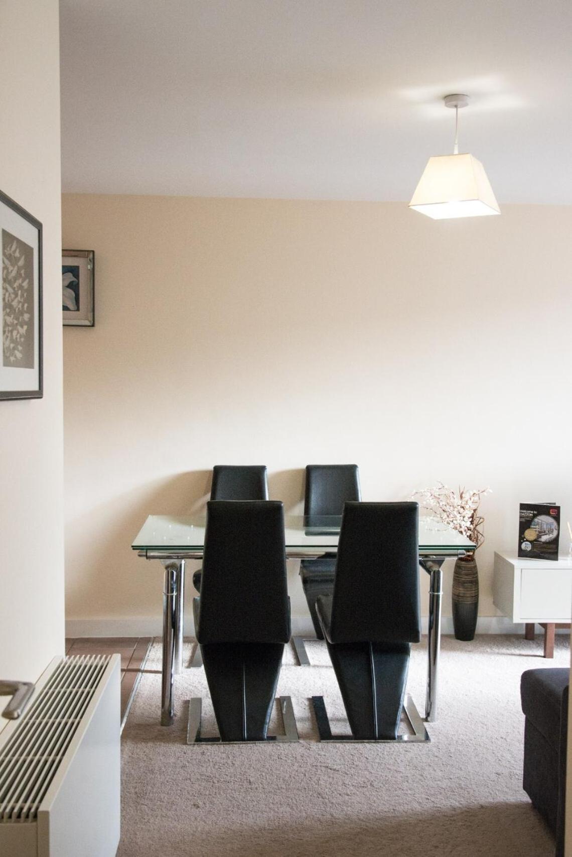 Dazzon Apartments - Hub - Central Mk Milton Keynes Room photo
