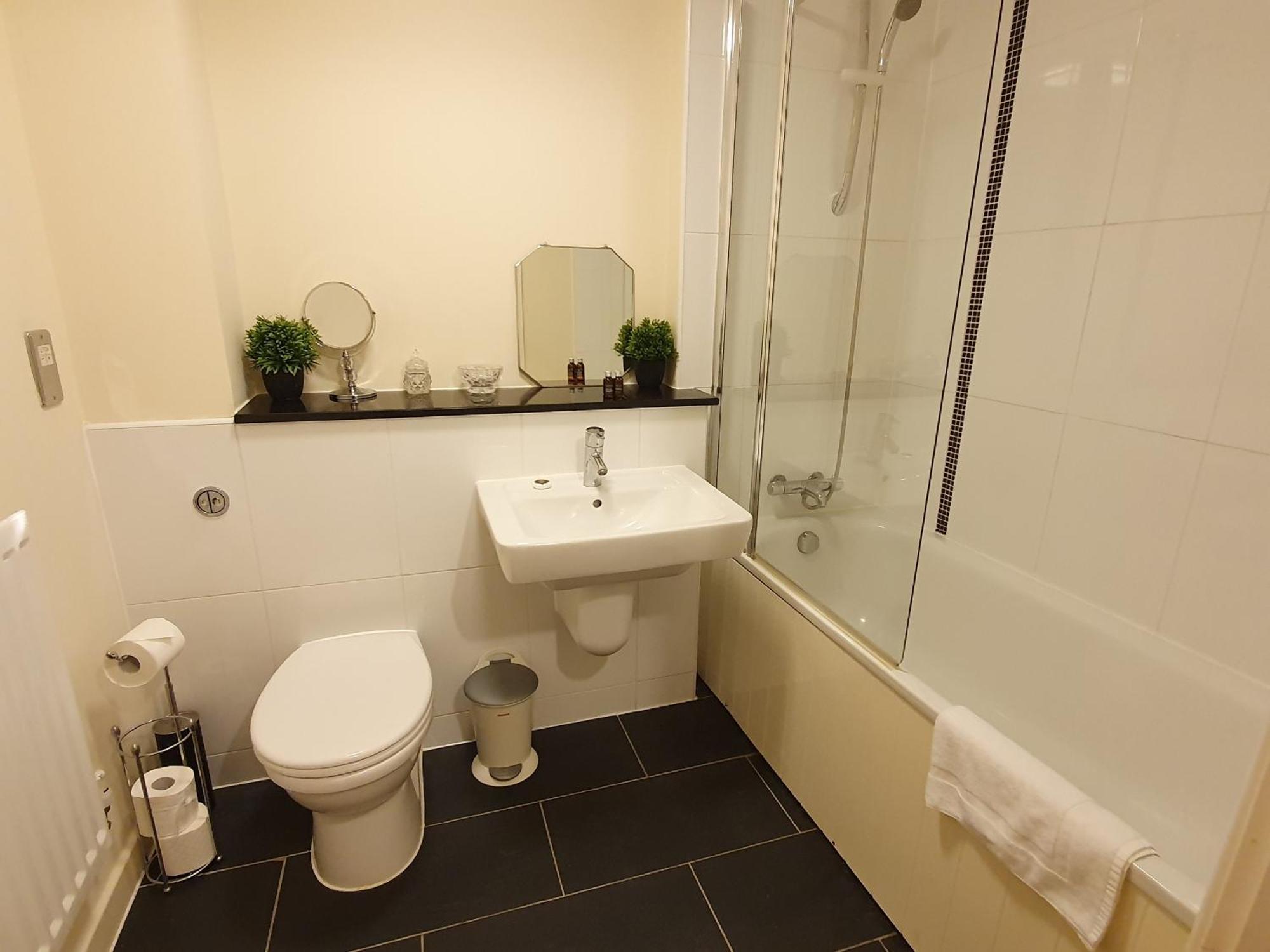 Dazzon Apartments - Hub - Central Mk Milton Keynes Room photo
