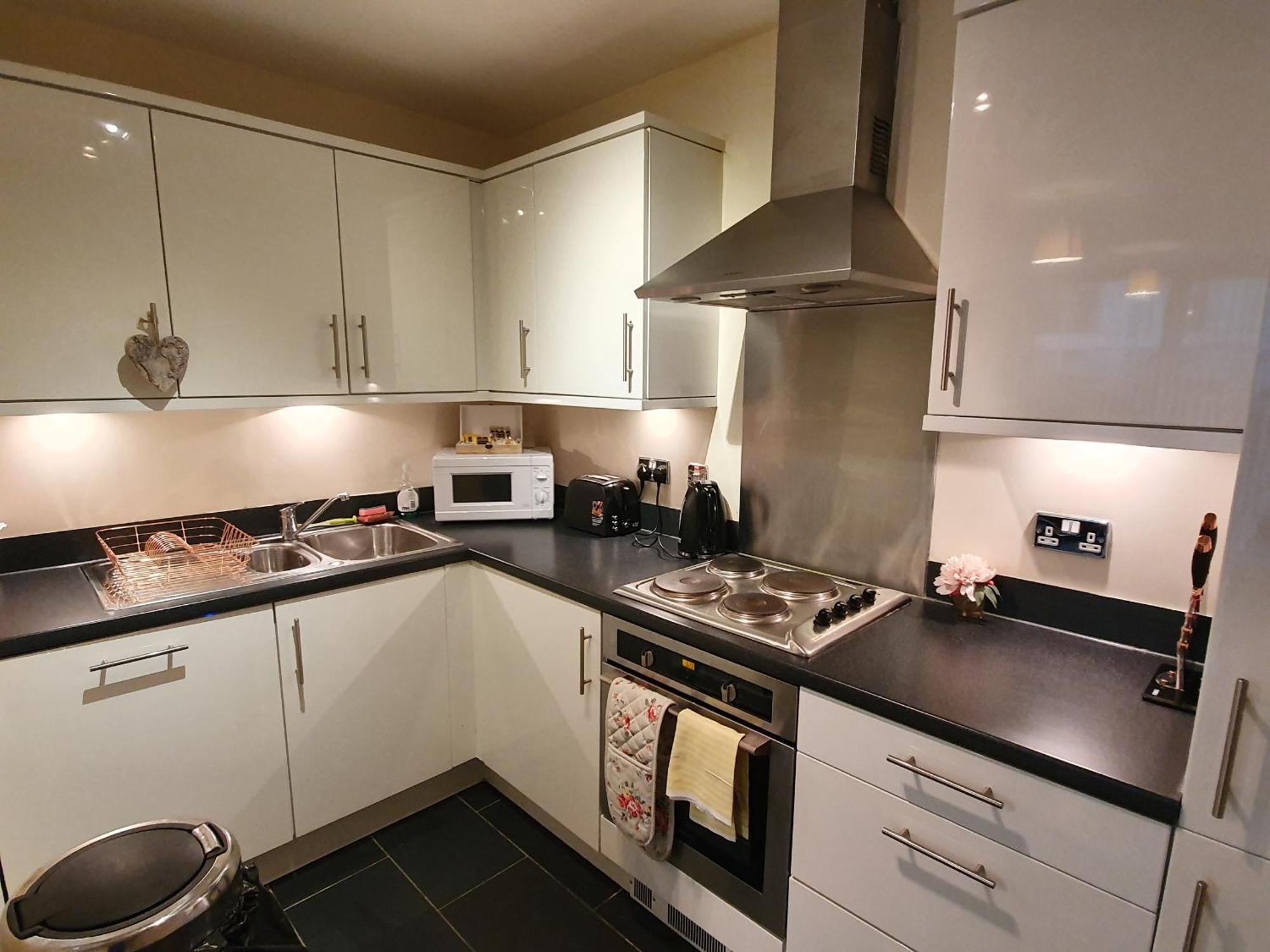 Dazzon Apartments - Hub - Central Mk Milton Keynes Room photo